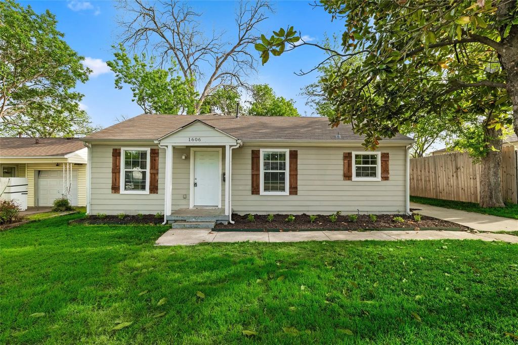1606 Davis Boulevard, Garland