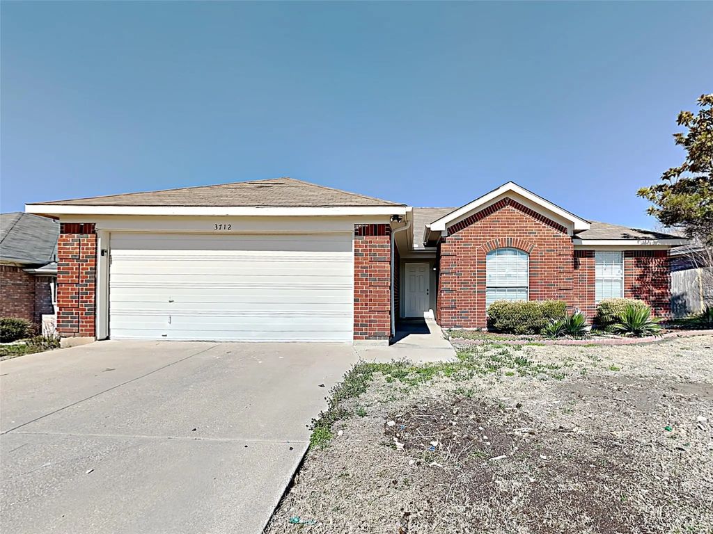 3712 Garden Springs Drive, Fort Worth