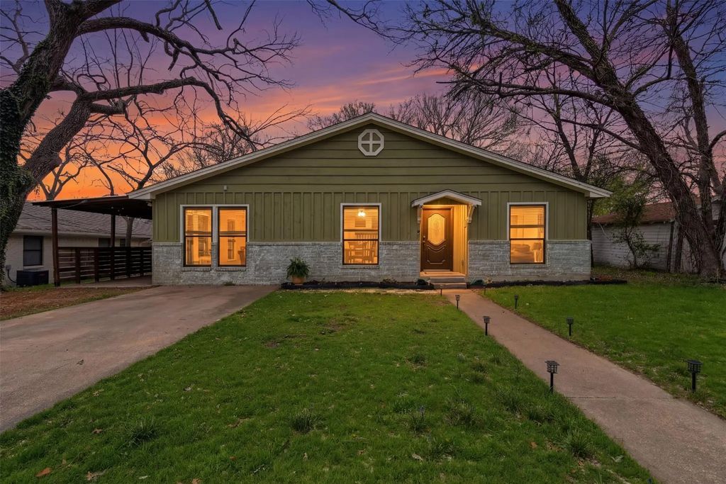 208 E Columbia Street, Weatherford