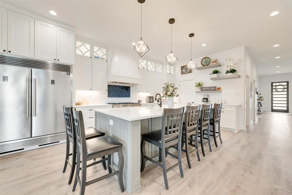327 Lovers Lane, Terrell