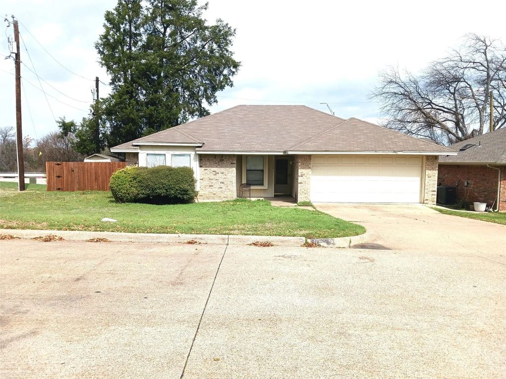1728 N Bent Tree Trail, Grand Prairie