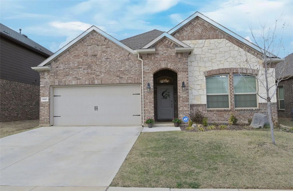 10013 Gray Barrel Drive, Aubrey