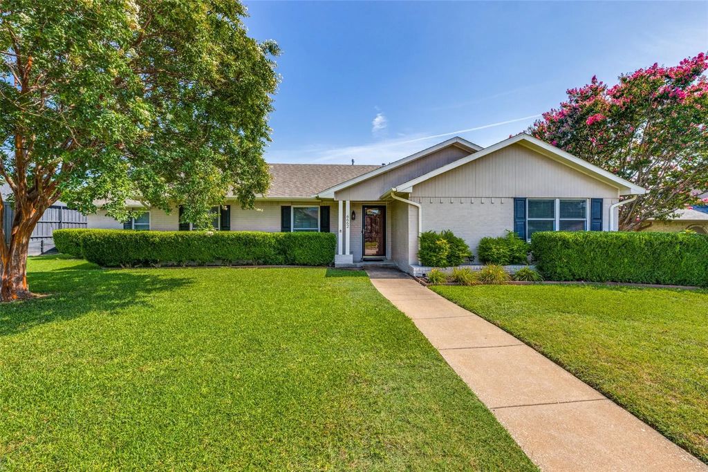 6662 Roundrock Road, Dallas