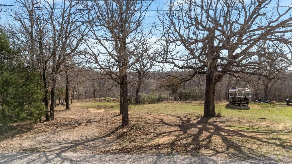 551 Horseshoe Trail, Oak Point