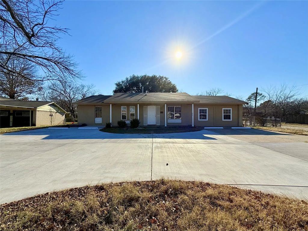 2540 W Rochelle Road, Irving