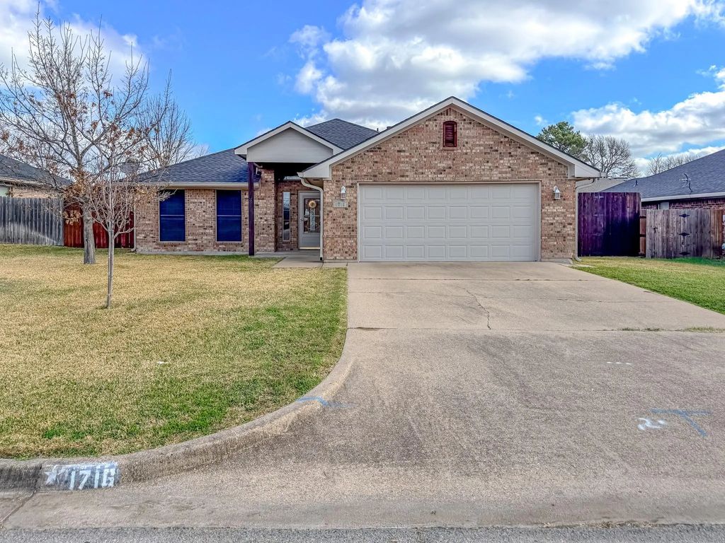 1716 Dogwood Trail, Corsicana