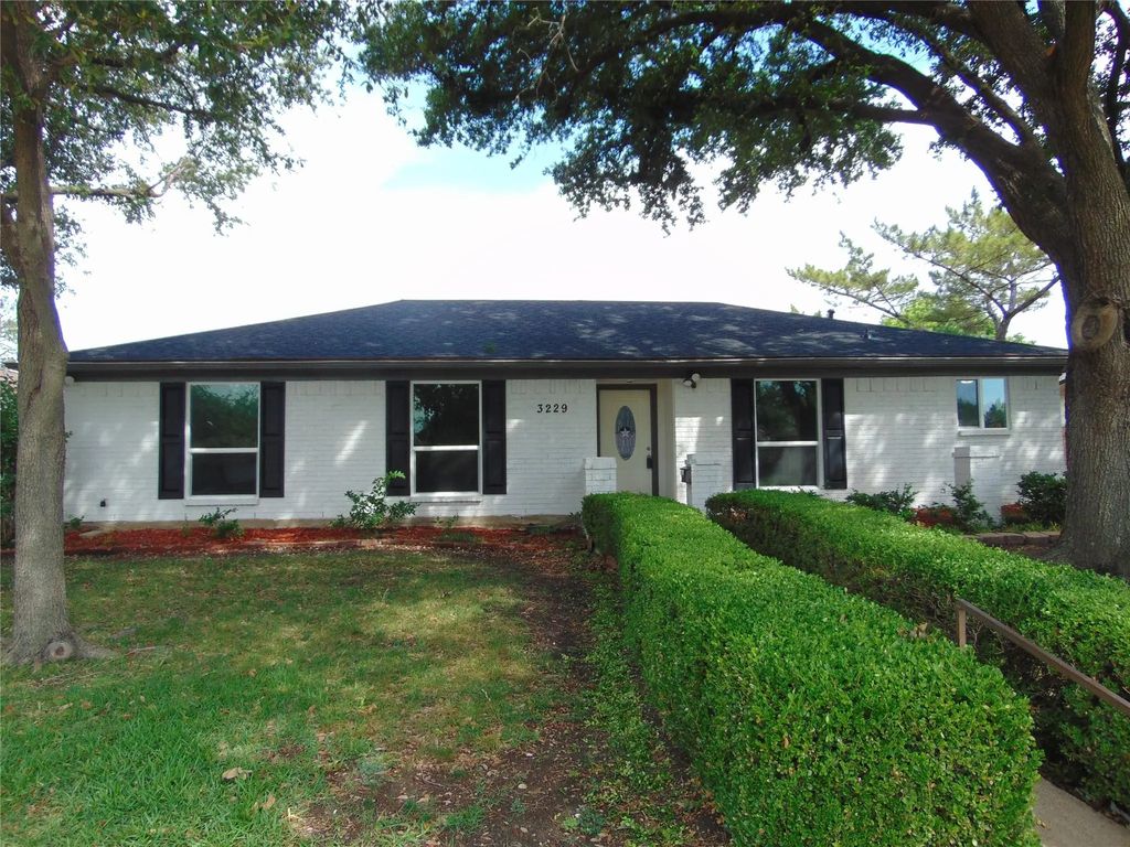 3229 Kensington Drive, Mesquite