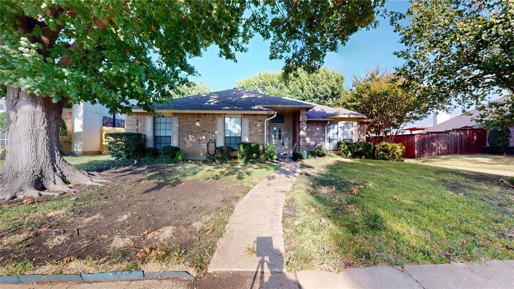 2842 Kingswood Drive, Garland
