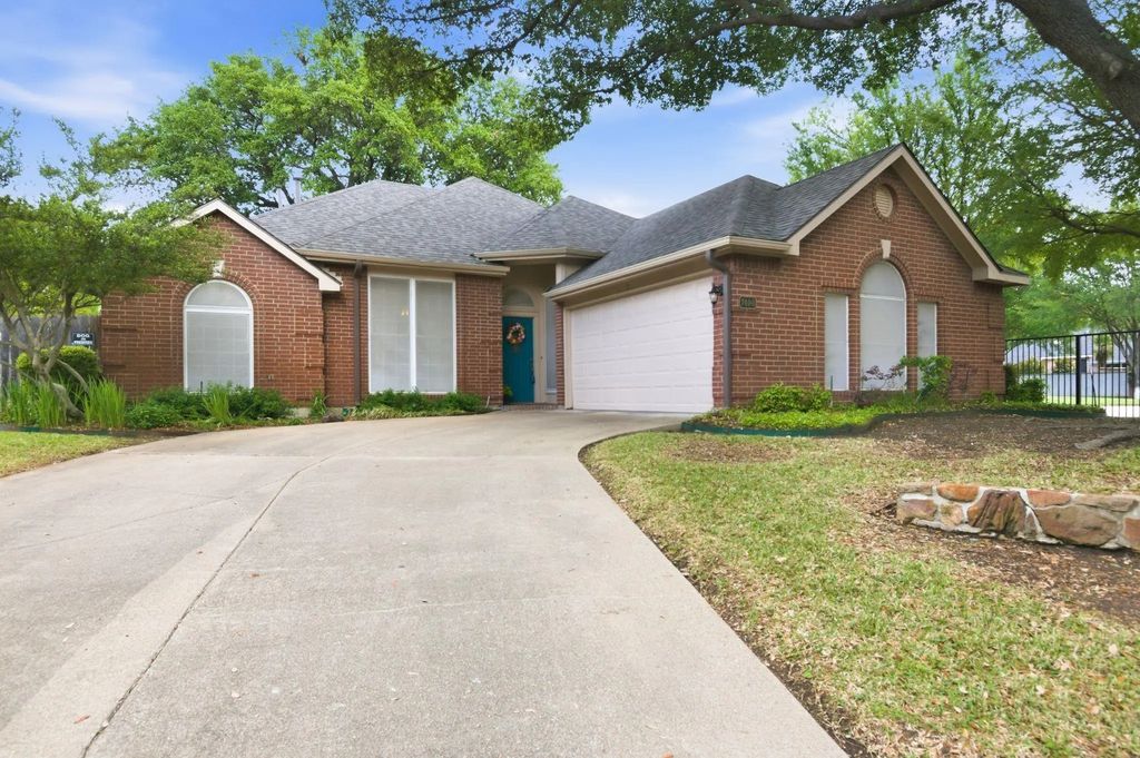 7400 Catlow Court, Fort Worth