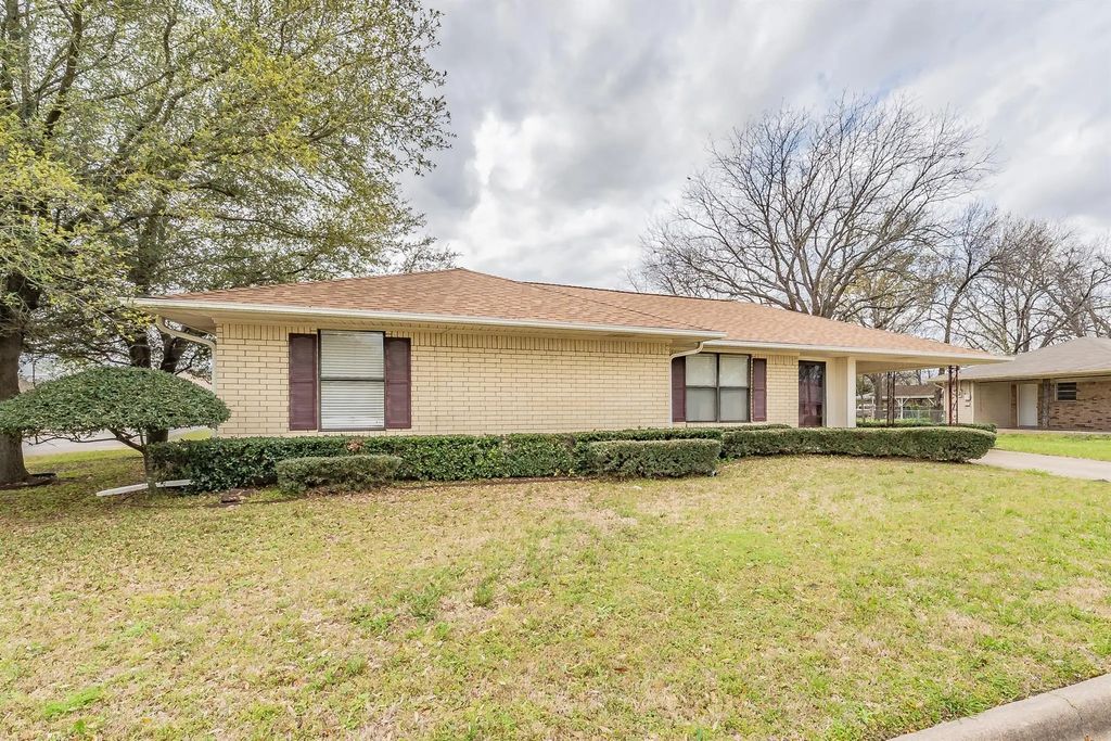 510 S Dallas Street, Kemp