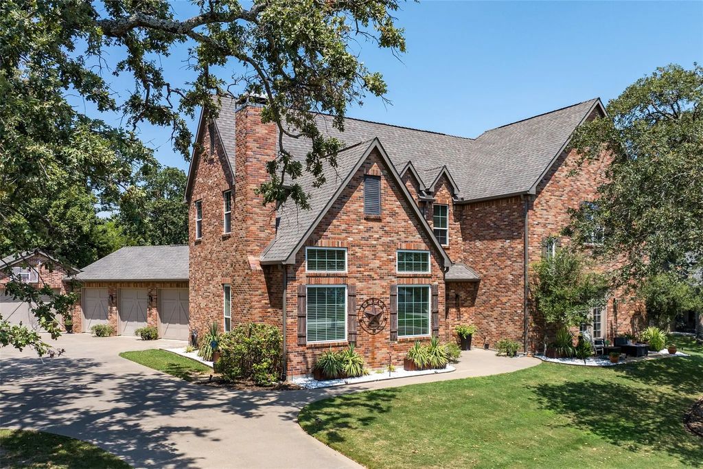212 Cape Shore Drive, Mabank