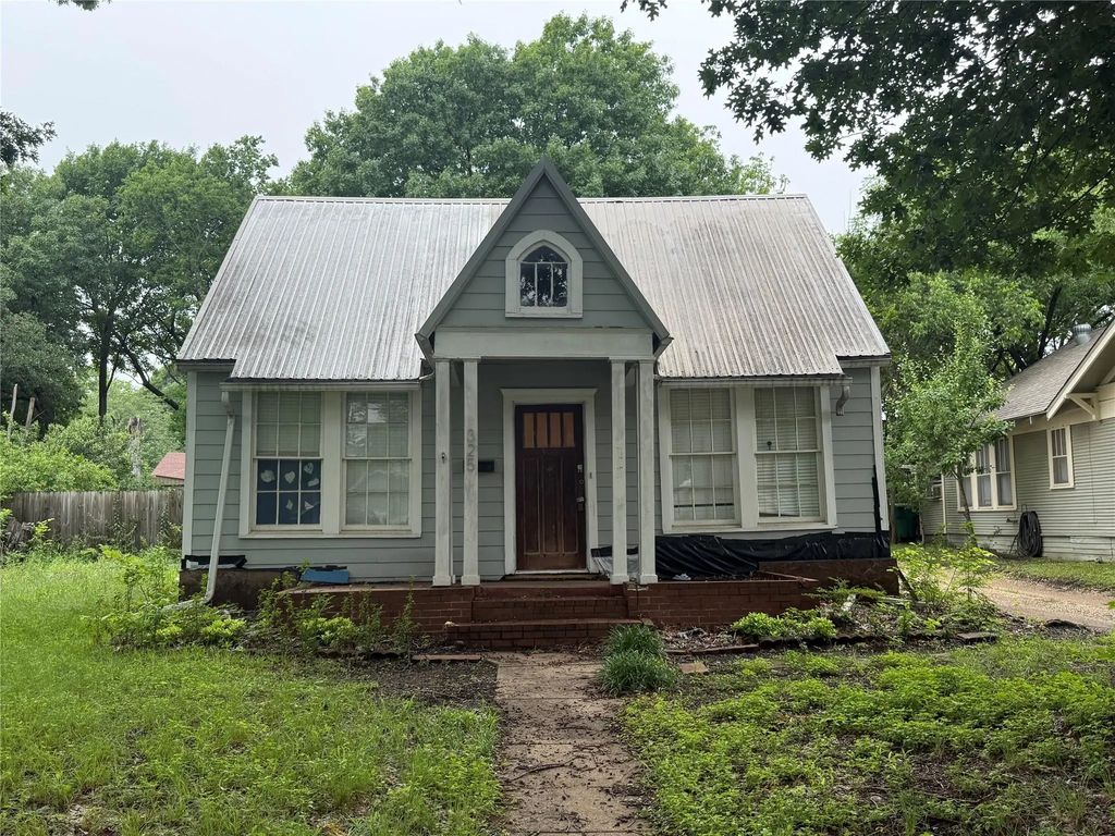 325 Virginia Avenue, Waxahachie