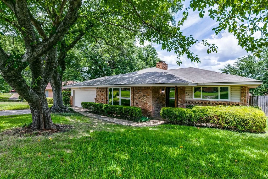 977 Green Castle Drive, Dallas