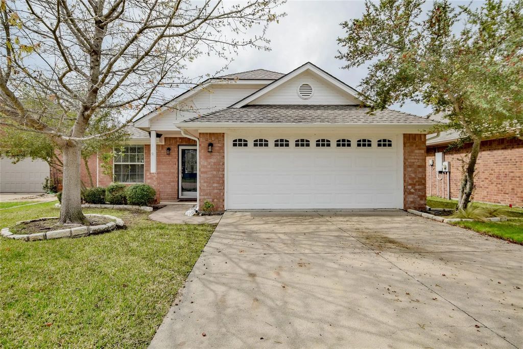 1010 Hayden Court, Granbury