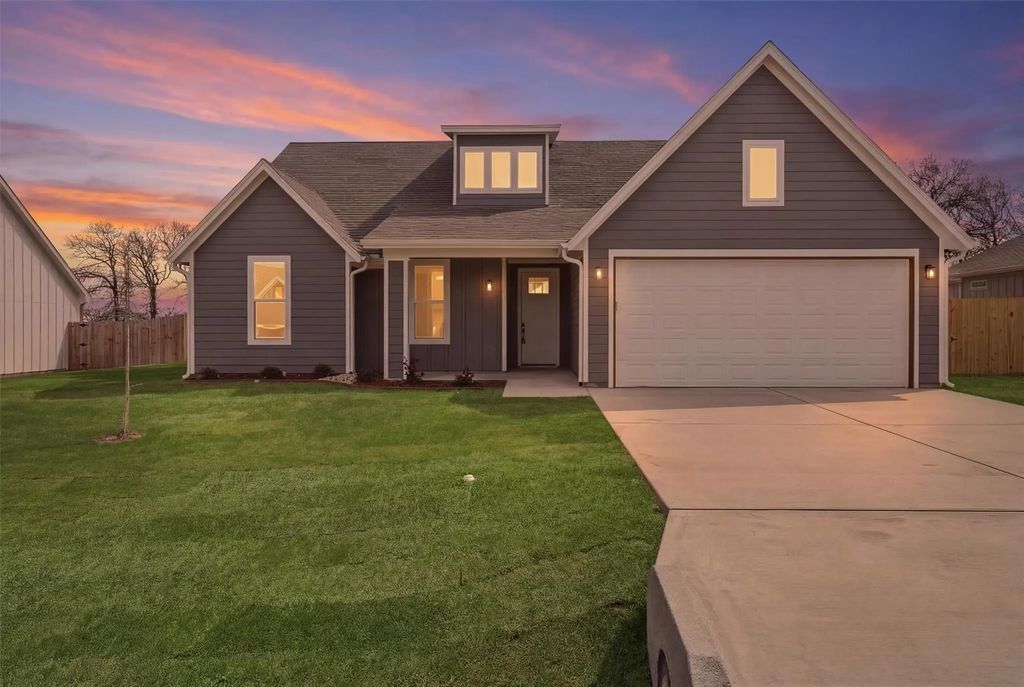 421 Redbud Lane, Tolar
