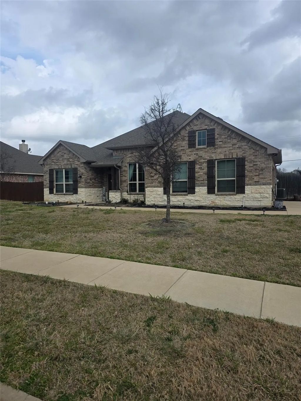 904 Royse Ridge Road, Ennis