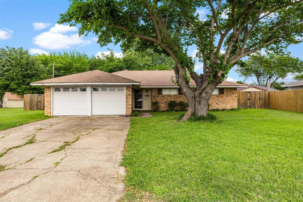 1705 Santa Clara Court, Grand Prairie