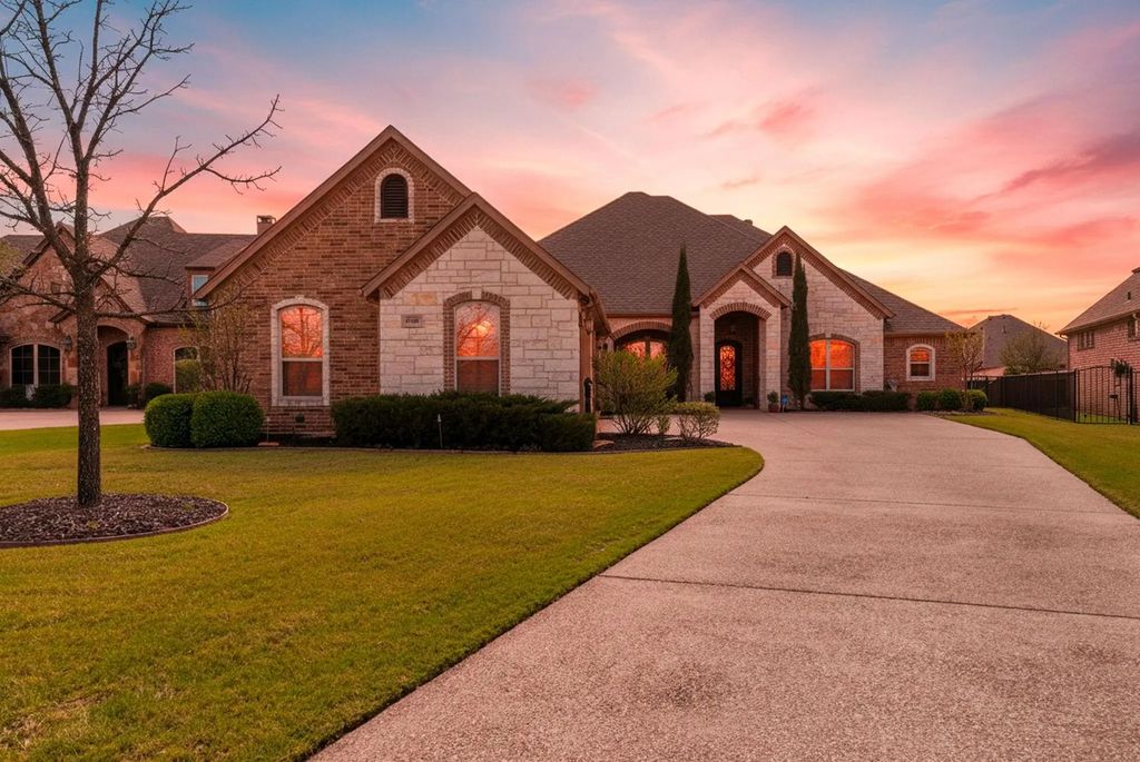 1208 Sunset Bay Drive, Granbury