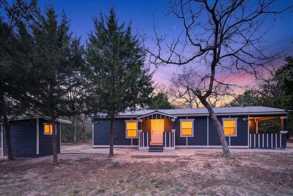 325 County Road 1211, Fairfield