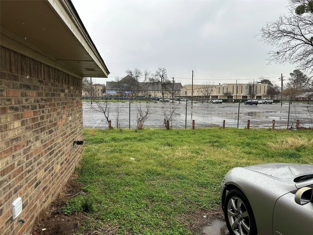 210 W 4th Street, Irving