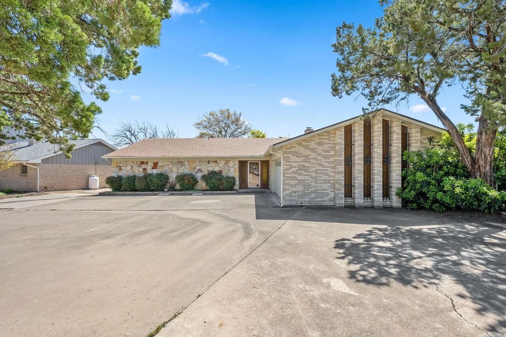 629 Williamsburg Court, Granbury