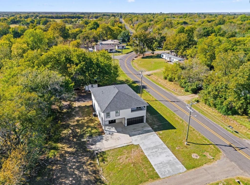 111 2nd Street, Pecan Gap