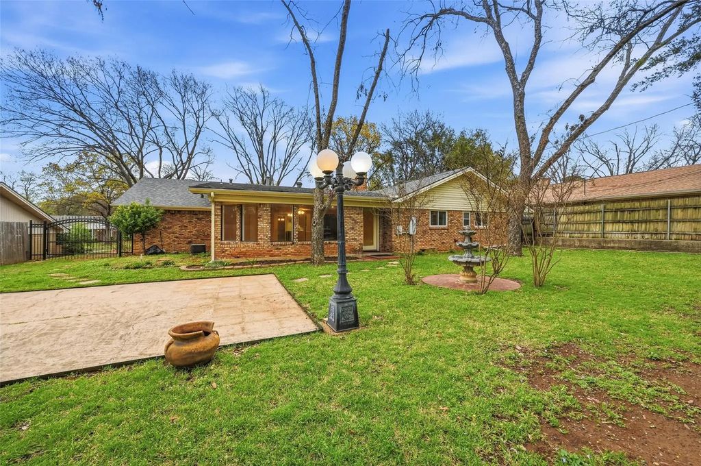 1702 Marshalldale Drive, Arlington
