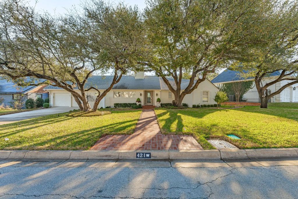 421 W Hazelwood Drive, Fort Worth