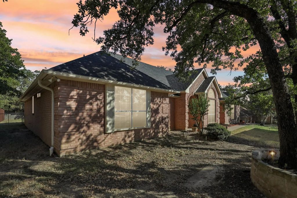 516 Shady Oaks Trail, Burleson