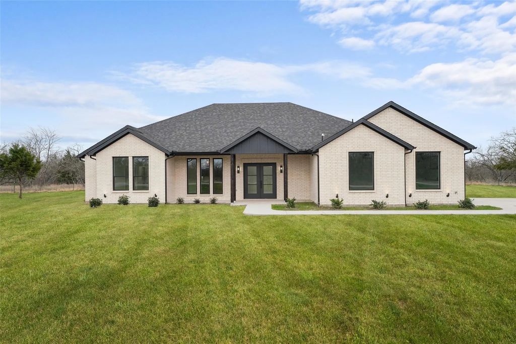 903 Dupont Circle, Corsicana