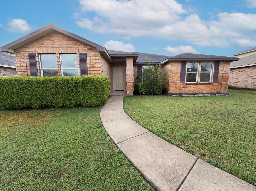 1006 Blackberry Trail, Lancaster