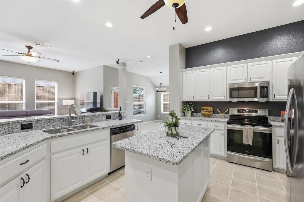4201 Little Bend Court, Fort Worth