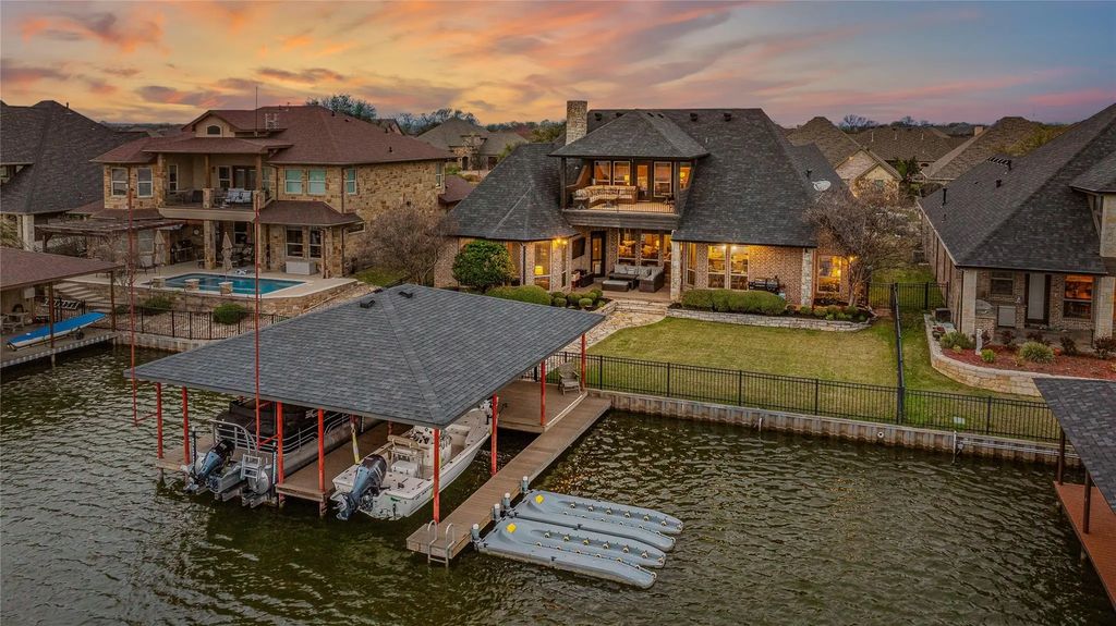 2319 Vienna Drive, Granbury