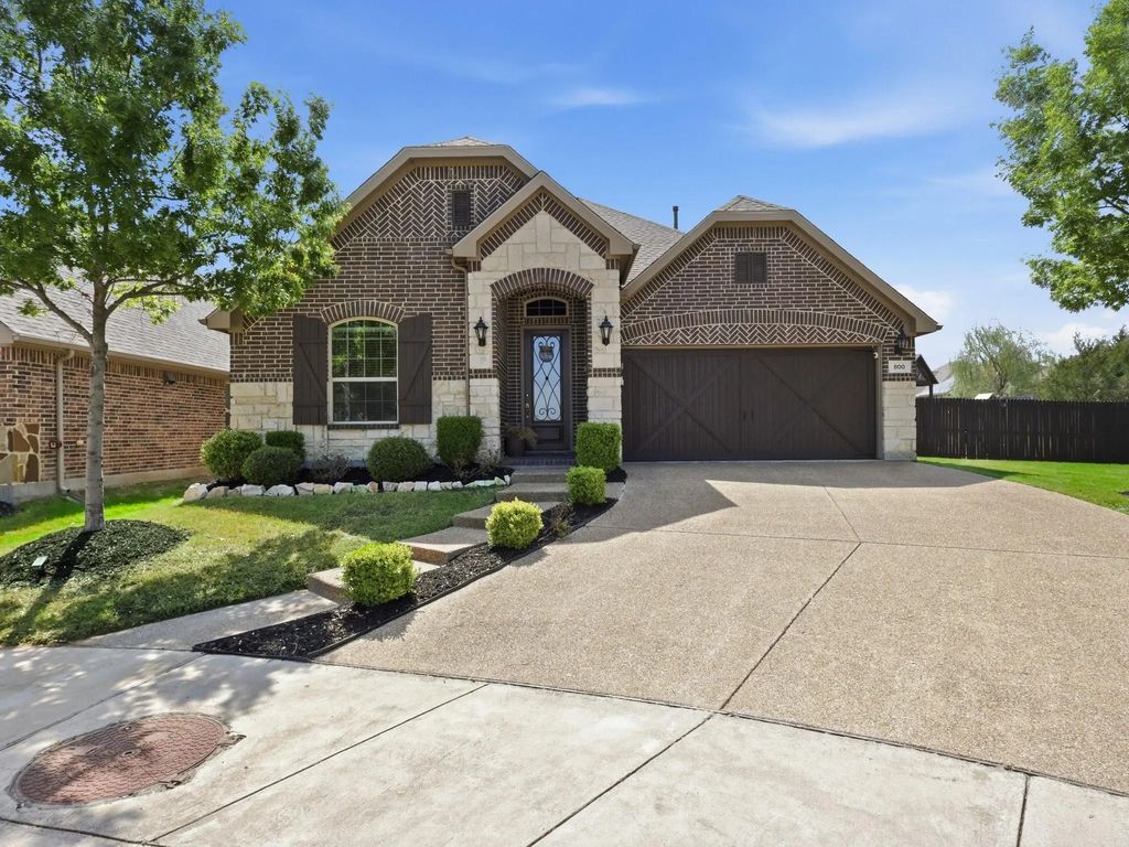 800 River Oak Avenue, Euless