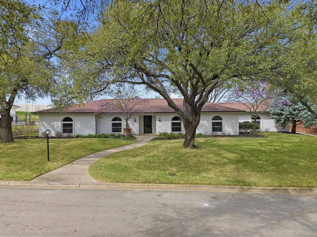 4300 Winding Way, Benbrook