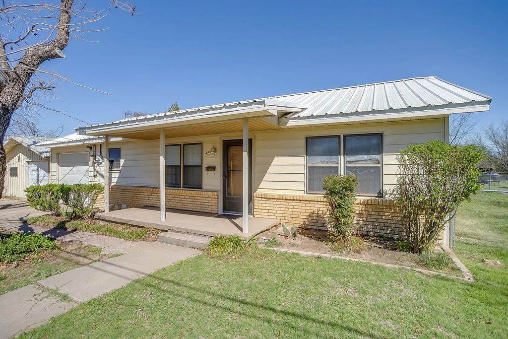 422 N 3rd Street, Jacksboro