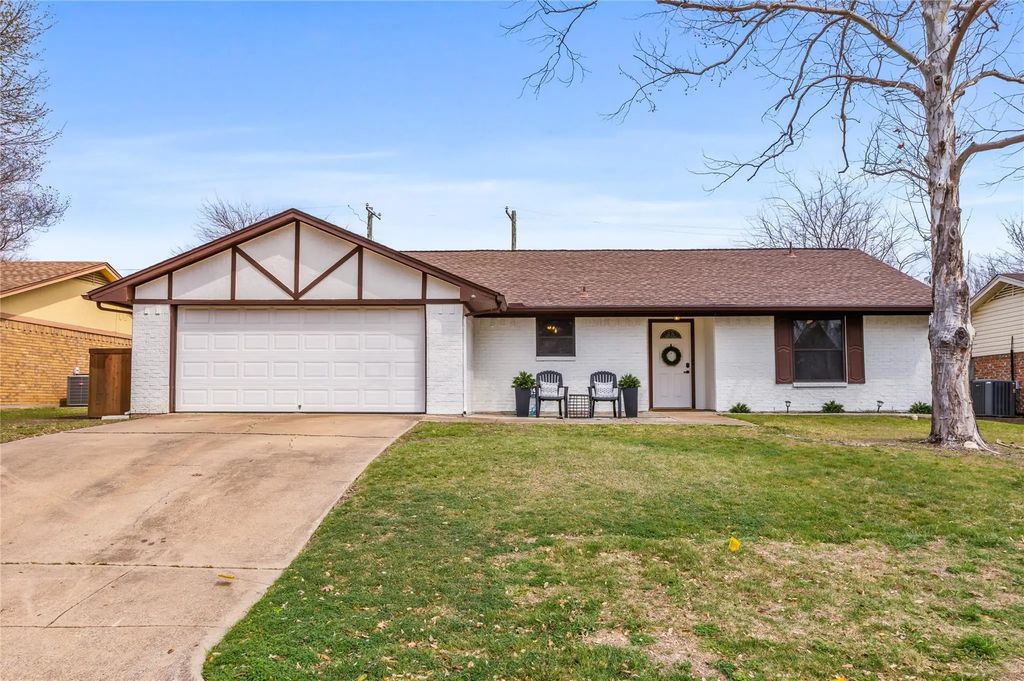 413 E Oak Street, Aledo