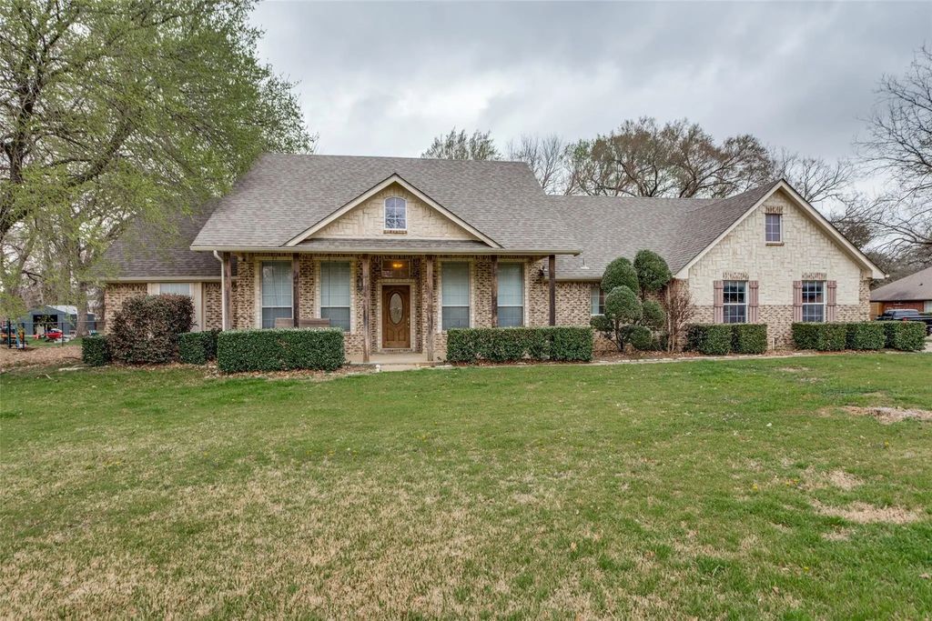 217 Woodbine Drive, Burleson