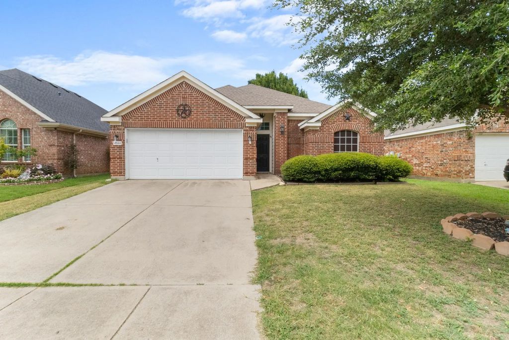 4844 Summer Oaks Lane, Fort Worth
