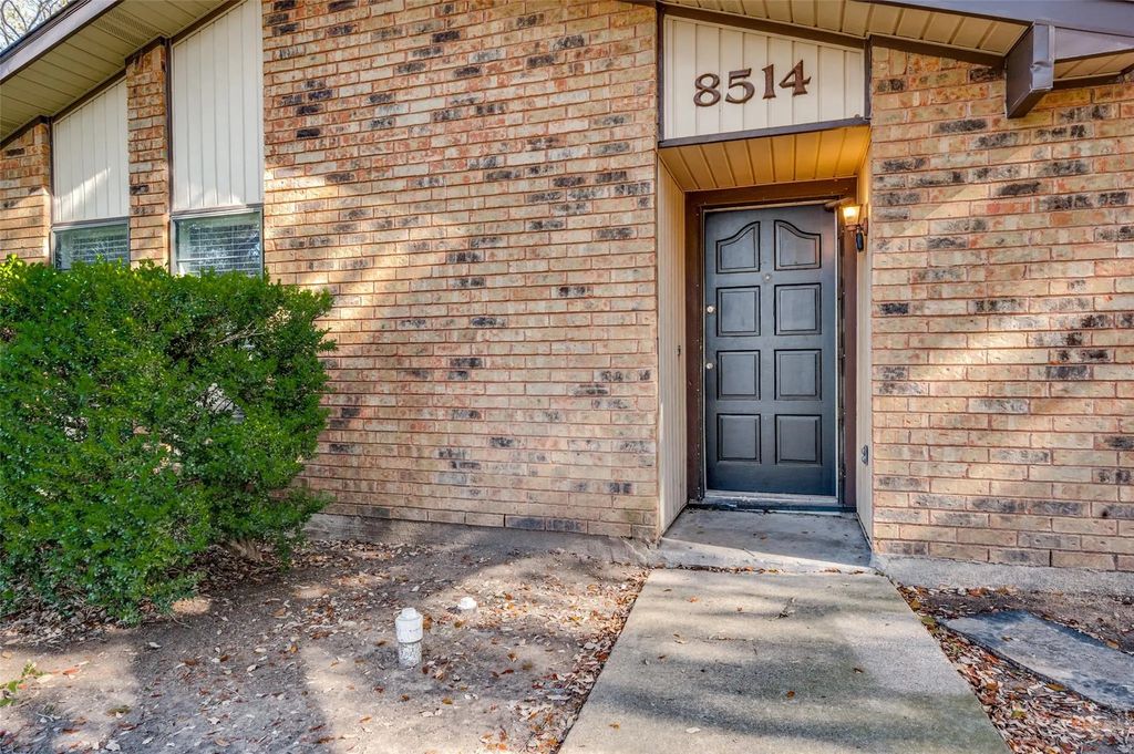 8514 Sikorski Lane, Dallas