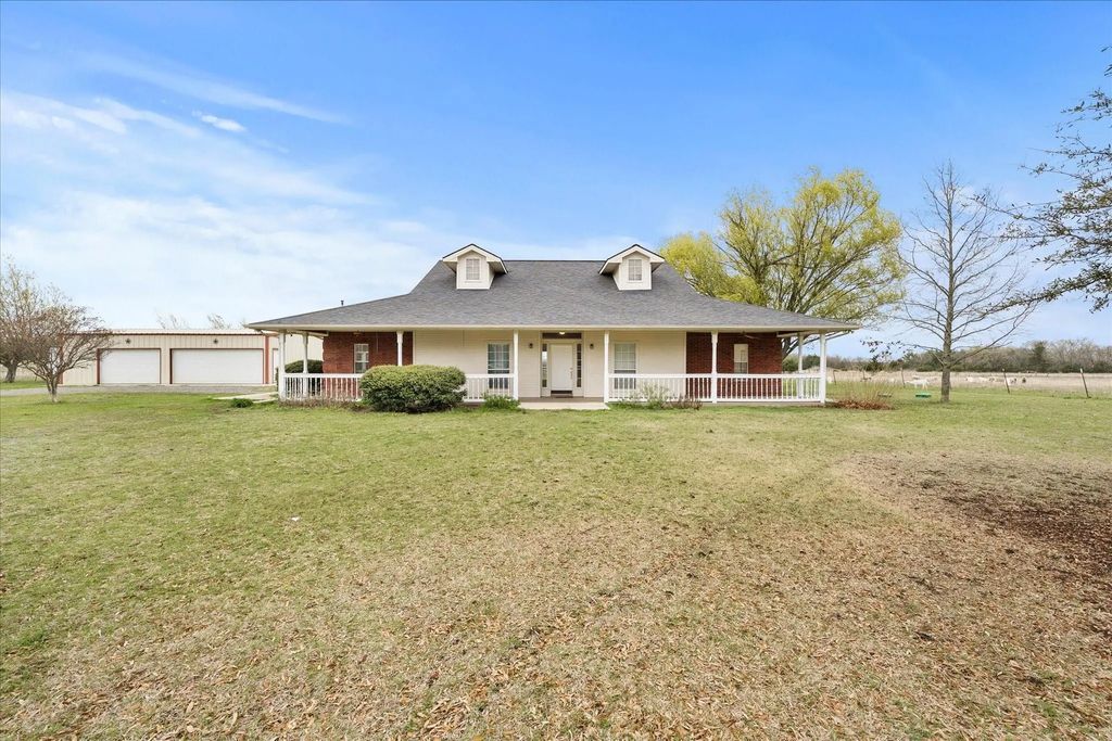 1130 County Road 4945, Leonard