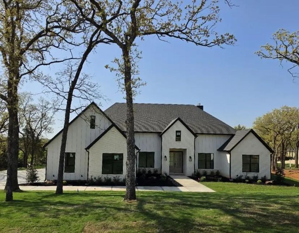 2816 Private Access Rd 73107, Burleson