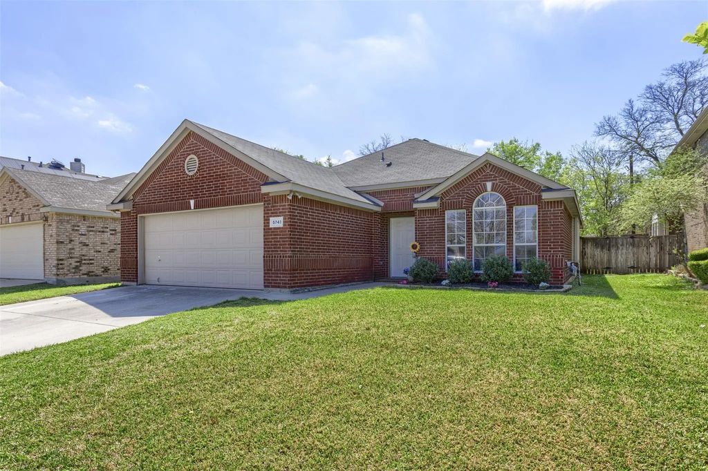 5741 Starboardway Drive, Fort Worth