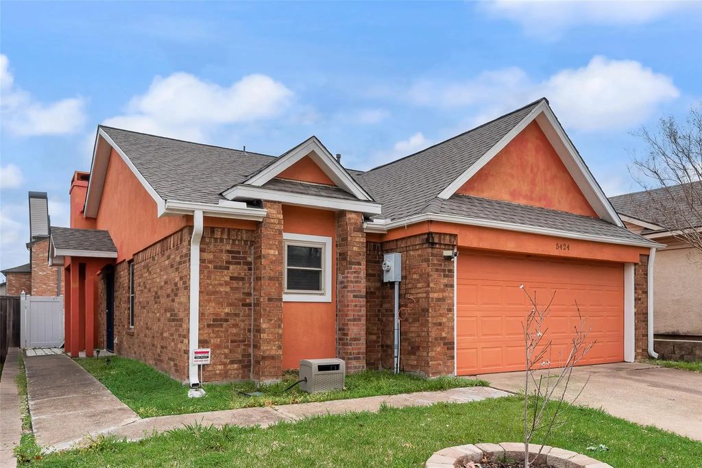 5424 Village Green Drive, Mesquite
