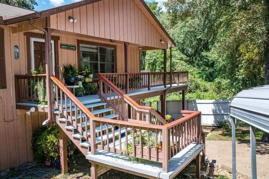 912 Wood Canyon Road, Tool
