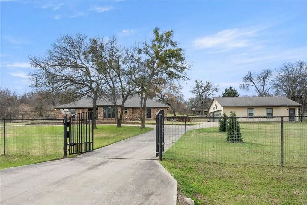 1508 Canyon Creek Drive W, Azle