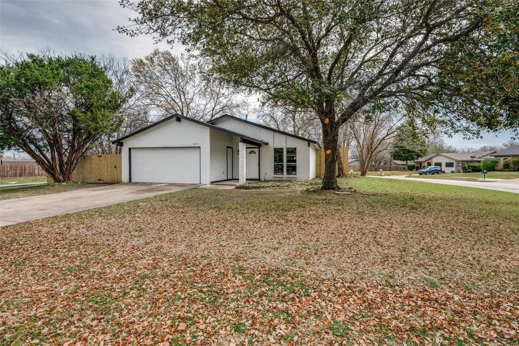 845 Willow Circle N, Burleson