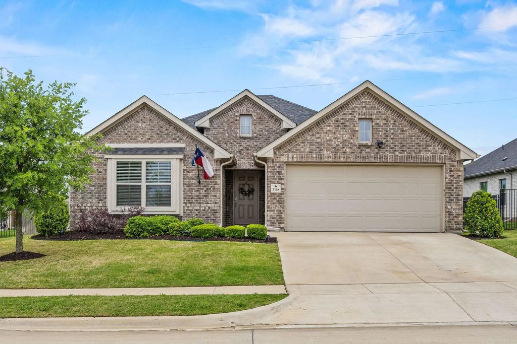 3308 Greenway Drive, Burleson