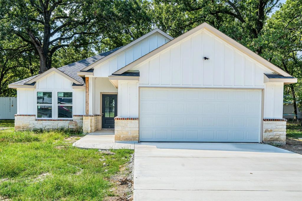 110 Red Oak Drive, Payne Springs