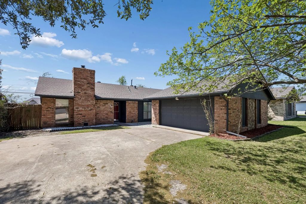 709 Bowie Street, Forney